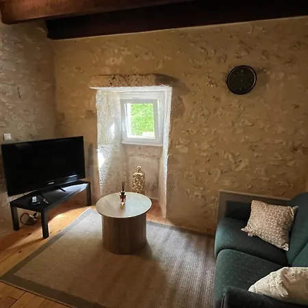 Pigeonnier De Claire Fontaine Bed & Breakfast