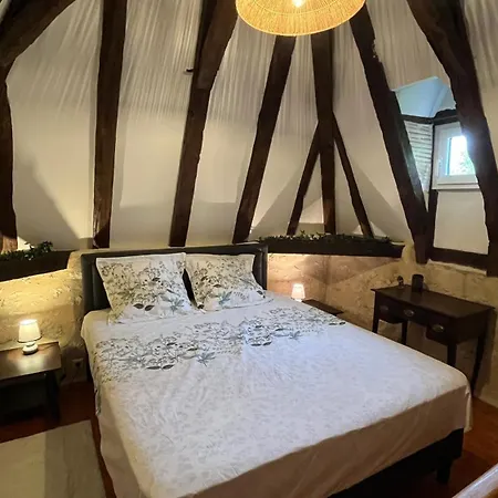 Pigeonnier De Claire Fontaine Bed & Breakfast *