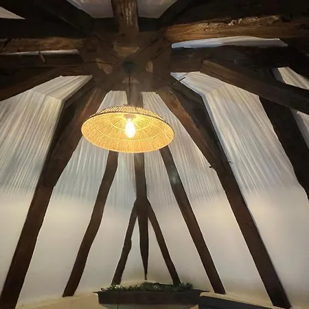 Bed & Breakfast Pigeonnier De Claire Fontaine *