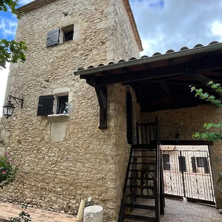 Pigeonnier De Claire Fontaine Bed & Breakfast
